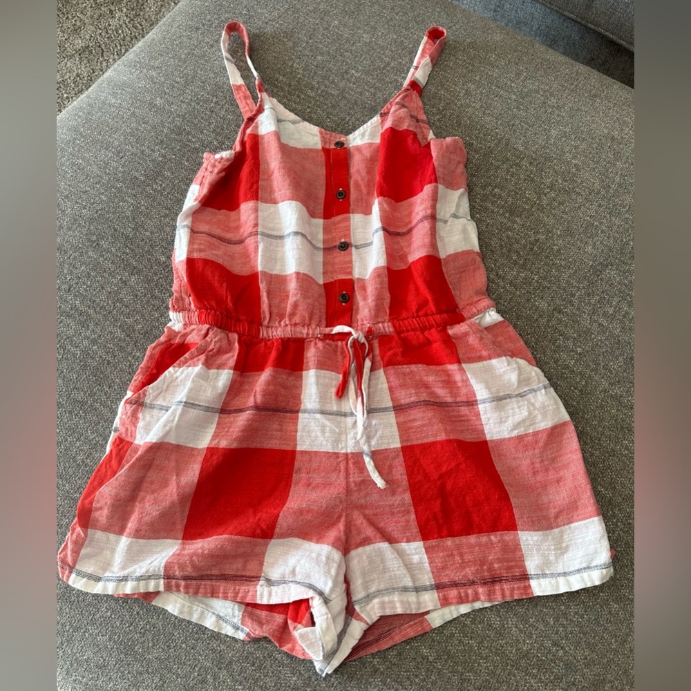Old Navy Romper Women’s Size XS Red Plaid 
Pre-owned